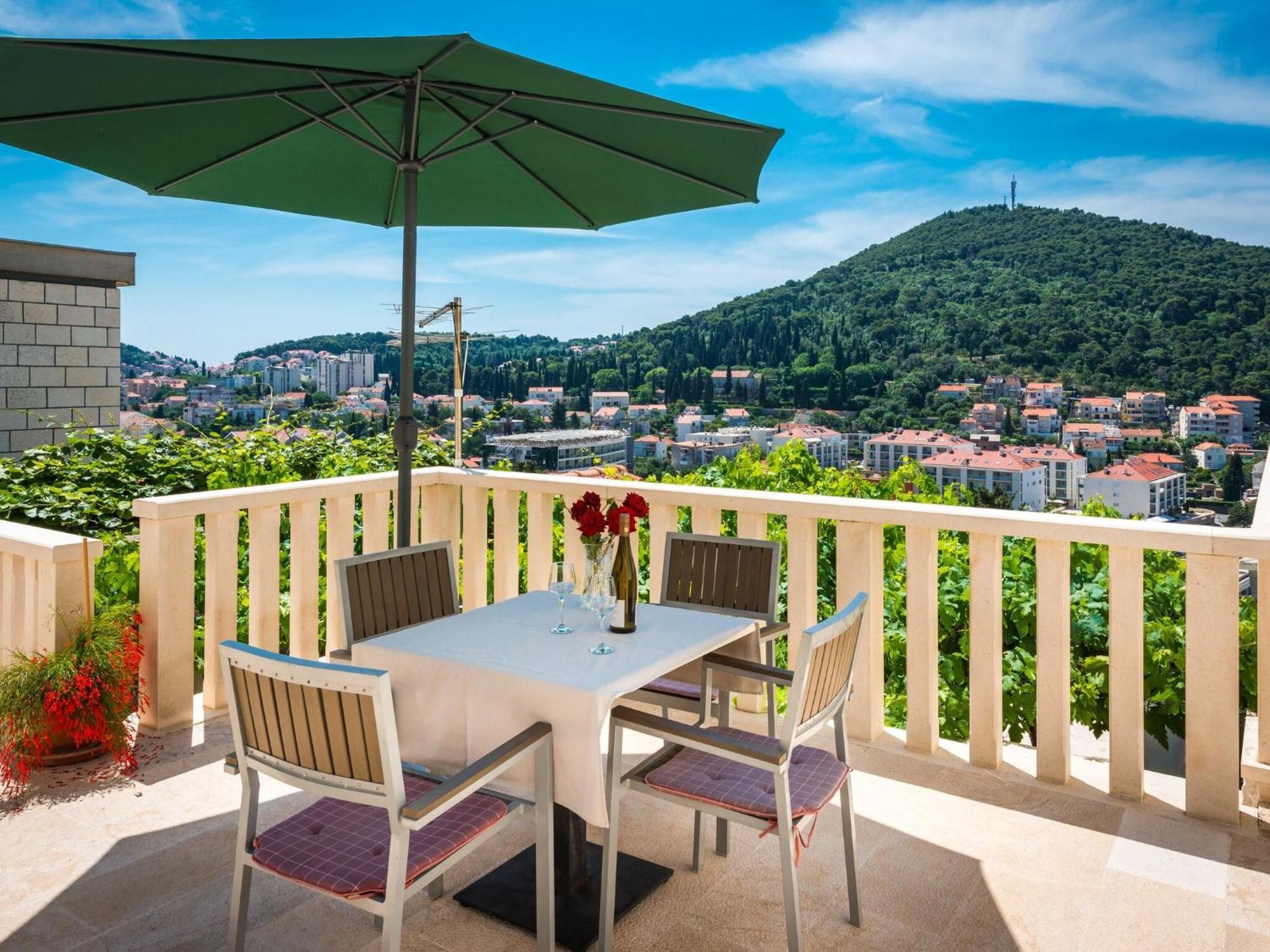 Apartments Lucija - Two Bedroom Apartment With Balcony And Sea View Dubrovnik Exterior photo